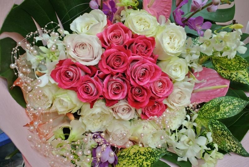 画像2: 沖縄でプロポーズ バラお任せの花束（沖縄配達対応） (2)