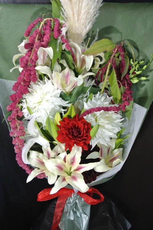 画像1: 花お任せ　スタンダード花束【予算10000円】 (1)