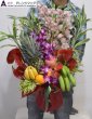 画像2: 季節のお花トロピカルフルーツアレンジ　縦型【予算15000円】沖縄の花屋アレンジマニア (2)