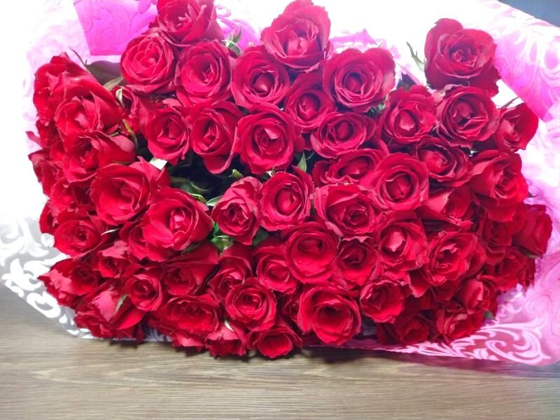 画像1: 沖縄 プロポーズ 赤バラ70本の花束｜ホテル配達・サプライズ対応 (1)