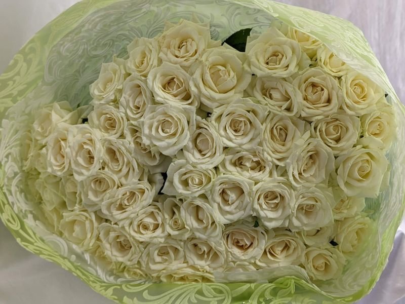 画像6: 沖縄 プロポーズ 白バラ60本の花束｜ホテル配達・サプライズ対応 (6)