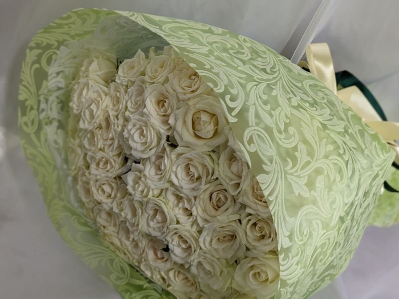 画像7: 沖縄 プロポーズ 白バラ60本の花束｜ホテル配達・サプライズ対応 (7)