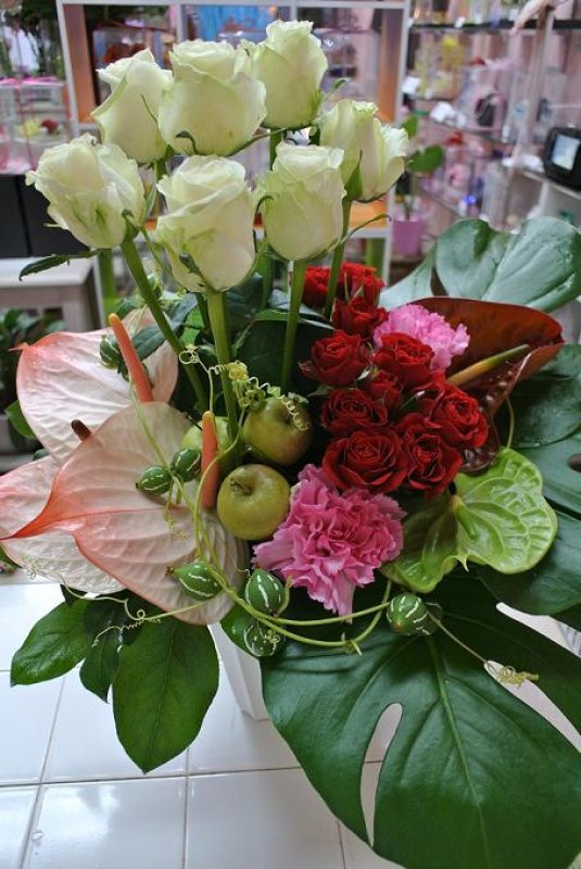 画像1: 宜野湾市・那覇市・浦添市 定期納品のお花｜季節のアレンジメント 5,500円（税込） (1)