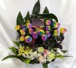 画像2: レインボーローズのアレンジ【予算33000円】沖縄の花屋アレンジマニア (2)