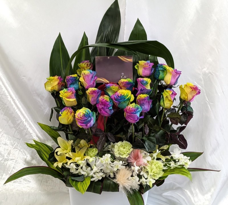 画像2: レインボーローズのアレンジ【予算33000円】沖縄の花屋アレンジマニア (2)