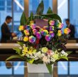 画像1: レインボーローズのアレンジ【予算33000円】沖縄の花屋アレンジマニア (1)
