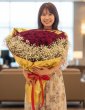 画像4: 赤バラ108本とカスミソウの花束│沖縄でプロポーズ｜ホテル配達対応 (4)