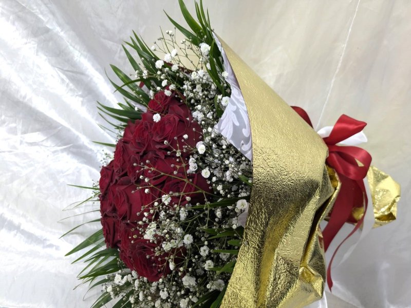 画像2: 沖縄でプロポーズ 赤バラ20本とかすみ草の花束（沖縄配達対応） (2)