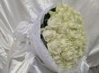 画像5: 沖縄 プロポーズ 白バラ60本の花束｜ホテル配達・サプライズ対応 (5)